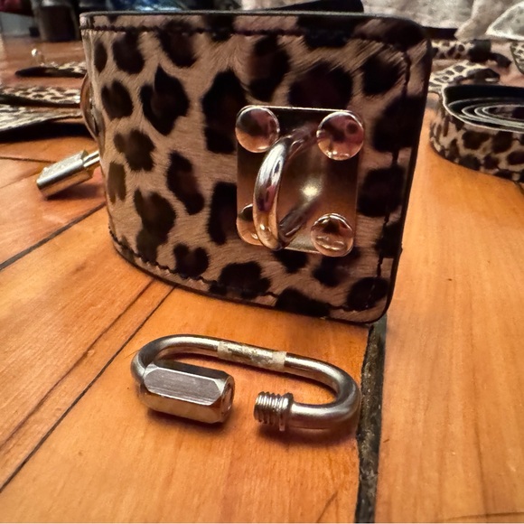 Perfect leopard style bedroom restraint kit! - Picture 7 of 8